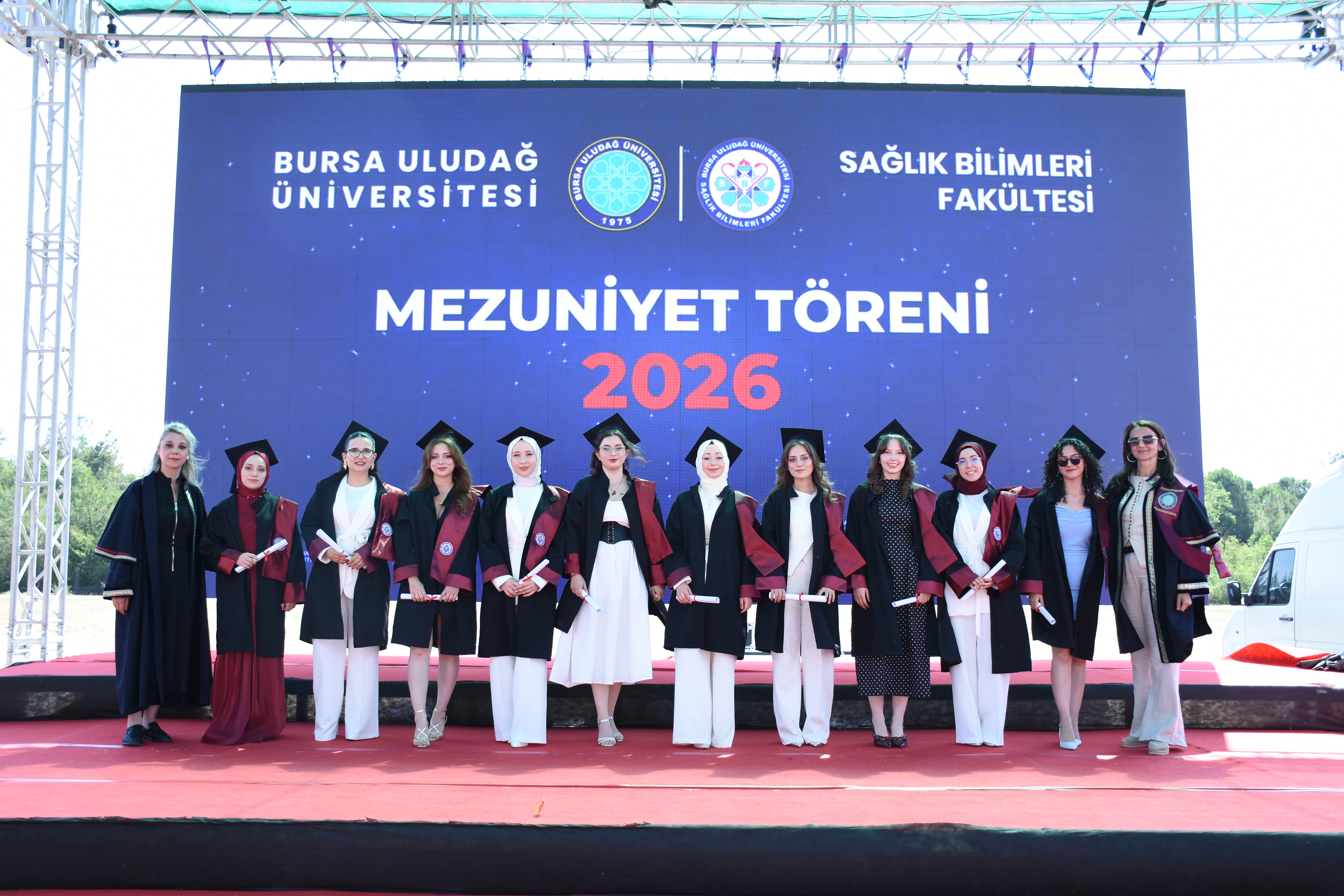 Fakültemiz Hemşirelik Ve Fizyoterapi Ve Rehabilitasyon Bölümlerinin Mezuniyet Heyecanı